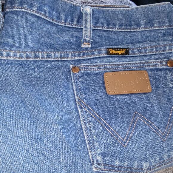 Wrangler 42x32 Blue Slim Straight Jeans with Classic Stitching - Picture 7 of 11